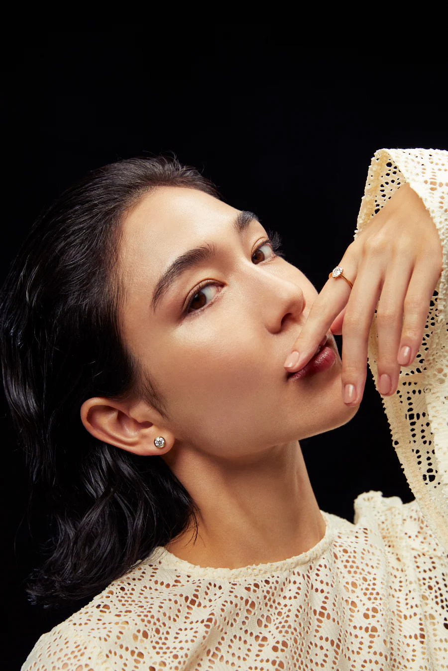 Bezel Studs White Gold - Image 3