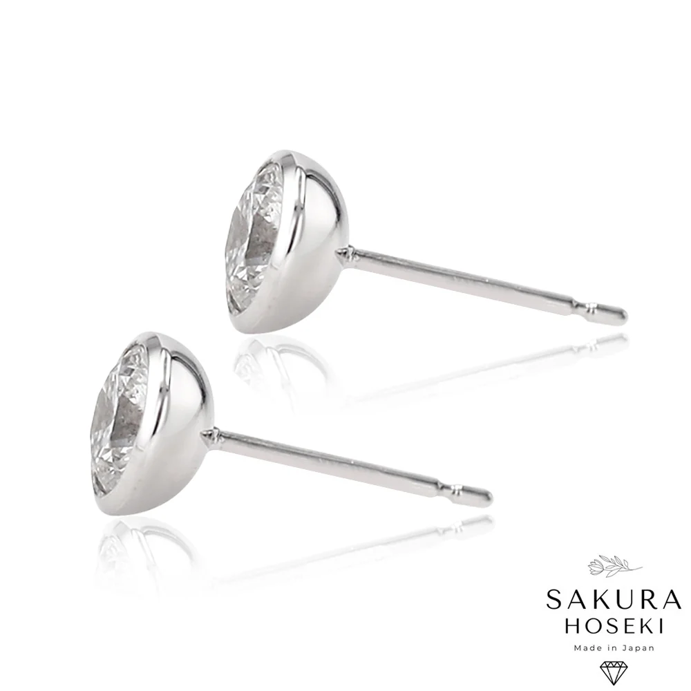 Bezel Studs White Gold - Image 4