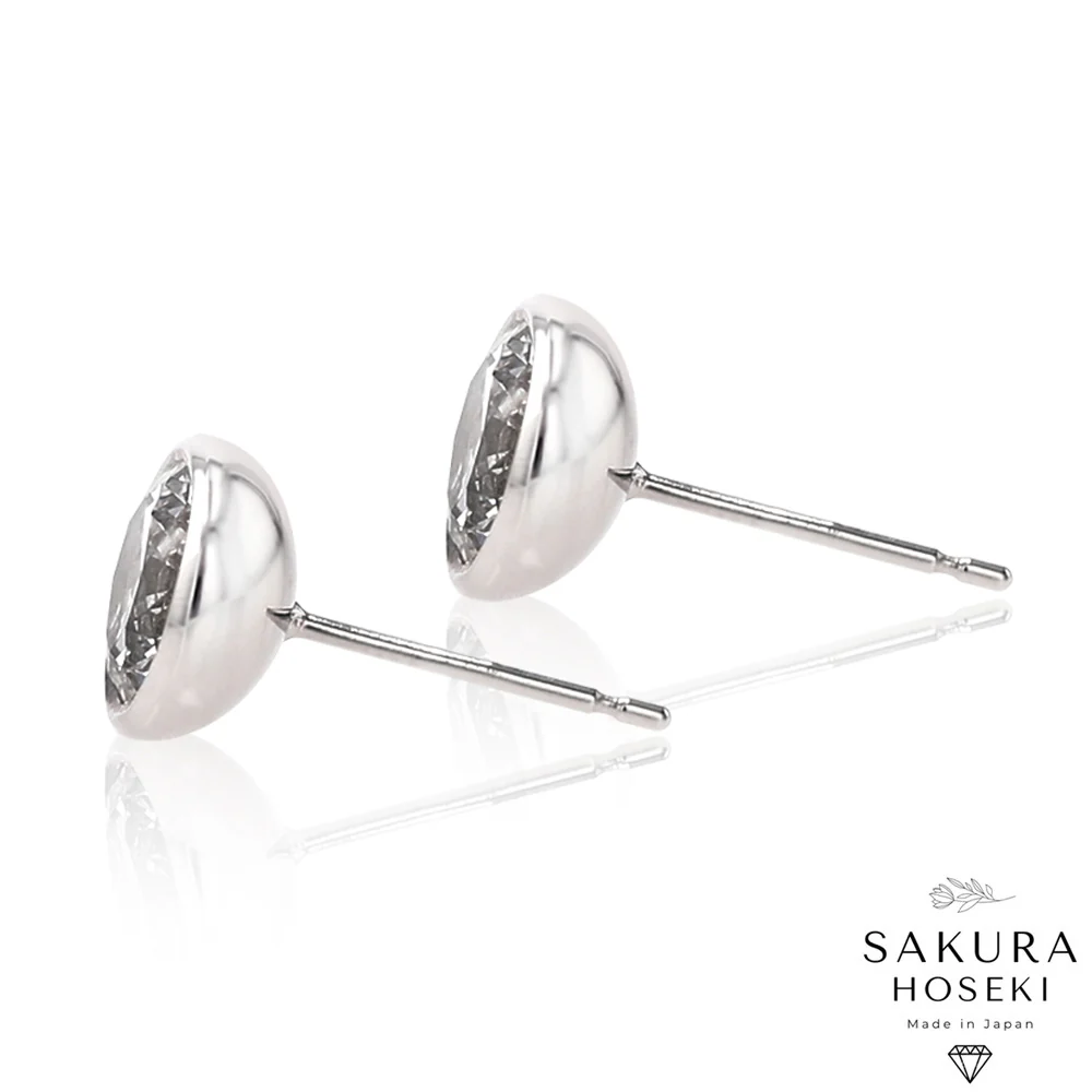 Bezel Studs White Gold - Image 9